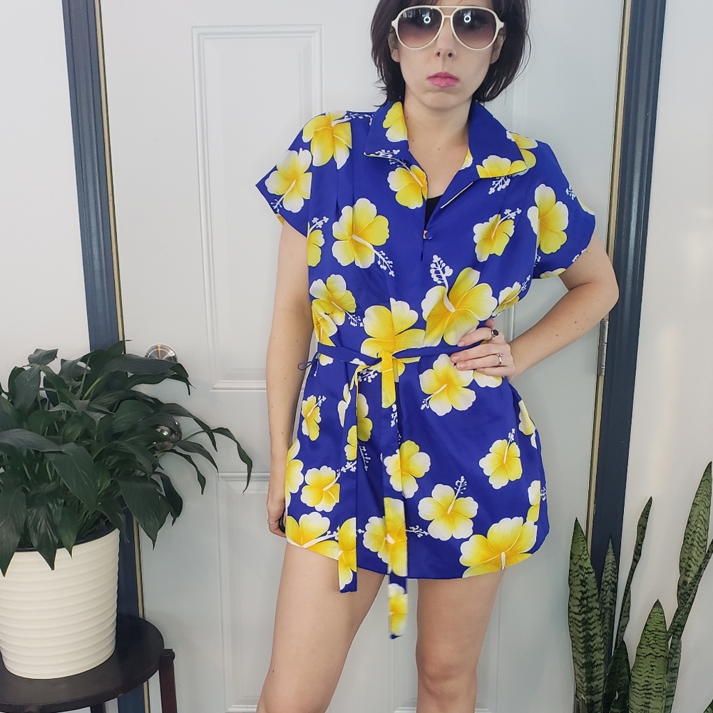 Vintage Hilo Hatties Hawaiian Shirt with Belt - Picture 1 of 6